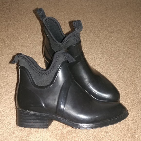 Nine West: DEVIN Black Shiny Rain Booties - Women's Size 9M - Picture 1 of 12
